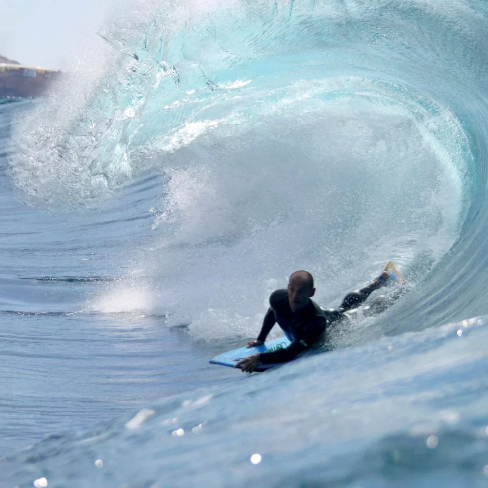 Bodyboarder in der Tube